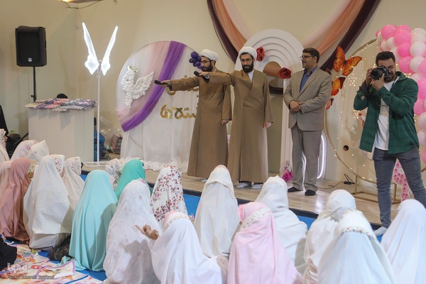 بازدید وزیر فرهنگ و ارشاد از نمایشگاه قرآن