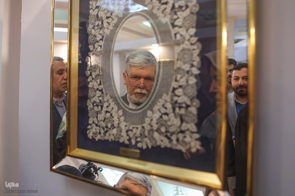 بازدید وزیر فرهنگ و ارشاد از نمایشگاه قرآن