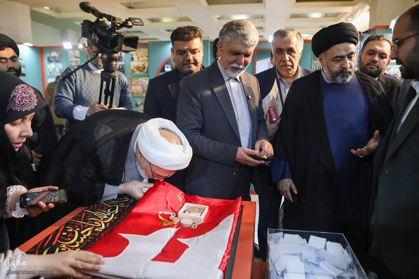 بازدید وزیر فرهنگ و ارشاد از نمایشگاه قرآن