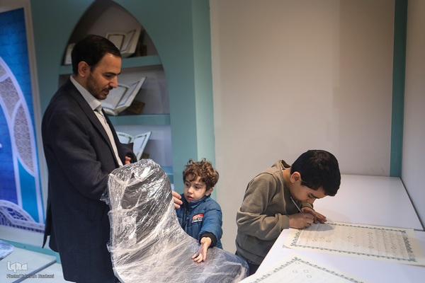 بازدید وزیر فرهنگ و ارشاد از نمایشگاه قرآن