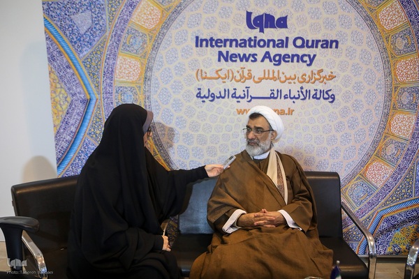 بازدید وزیر فرهنگ و ارشاد از نمایشگاه قرآن