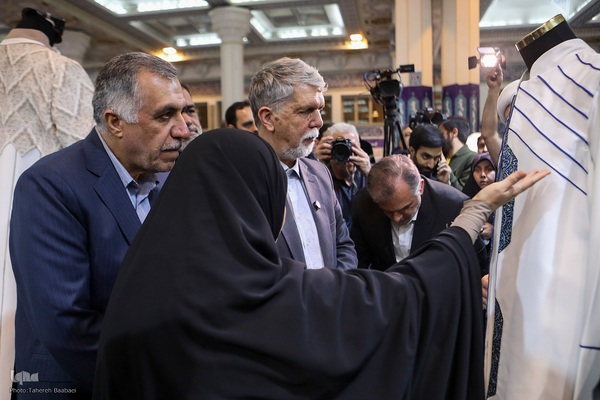 بازدید وزیر فرهنگ و ارشاد از نمایشگاه قرآن