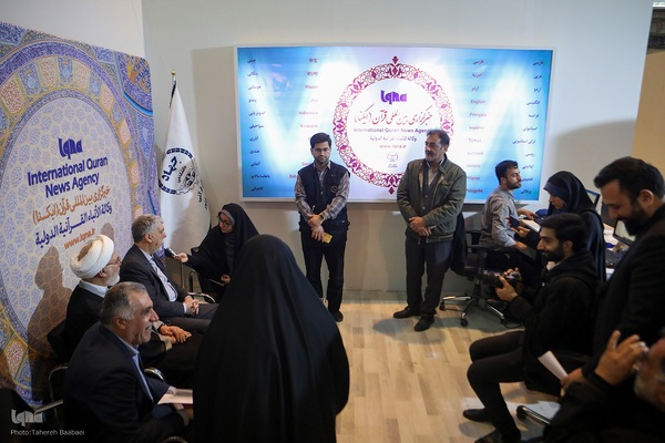 بازدید وزیر فرهنگ و ارشاد از نمایشگاه قرآن