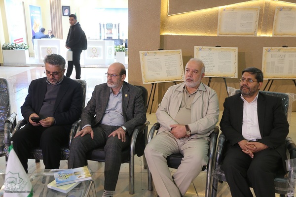 بازدید حسن مسلمی نائینی،‌ رئیس جهاددانشگاهی از نمایشگاه بین‌المللی قرآن کریم 