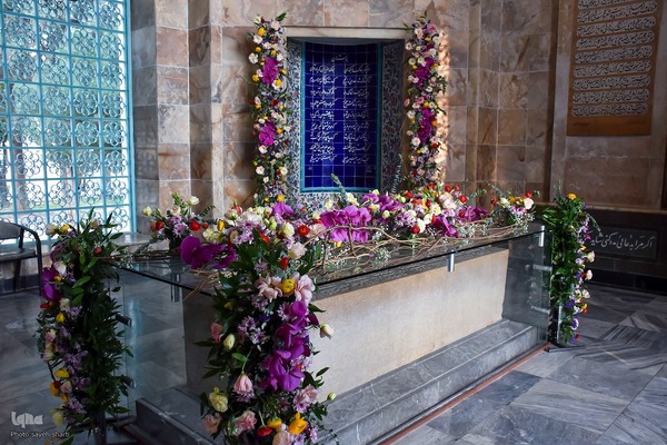 گذری در آرامگاه پادشاه سخن