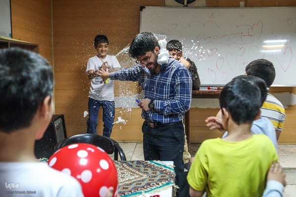 کلاس درس قرآن؛ کودک و شادی