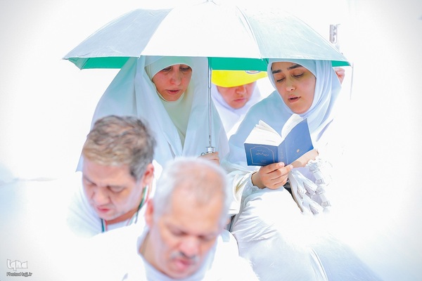 مراسم دعای عرفه در صحرای عرفات