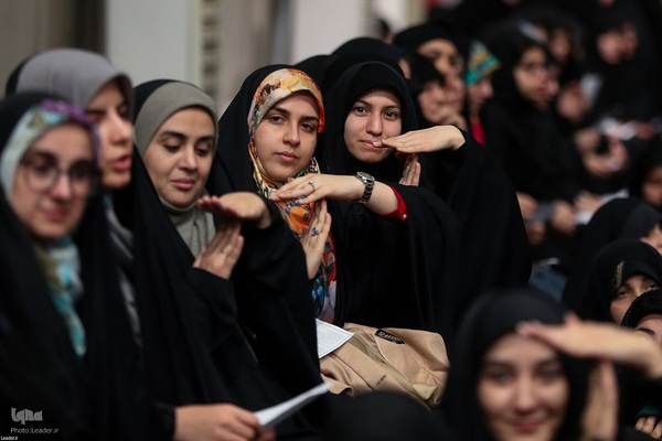 دیدار هزاران نفر از دانشجویان سراسر کشور با رهبر معظم انقلاب