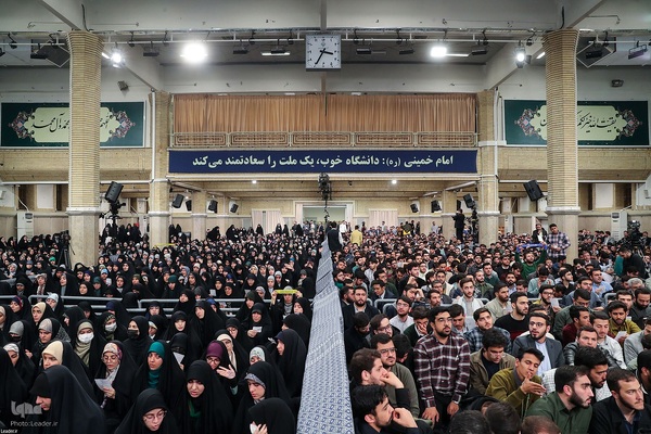 دیدار هزاران نفر از دانشجویان سراسر کشور با رهبر معظم انقلاب