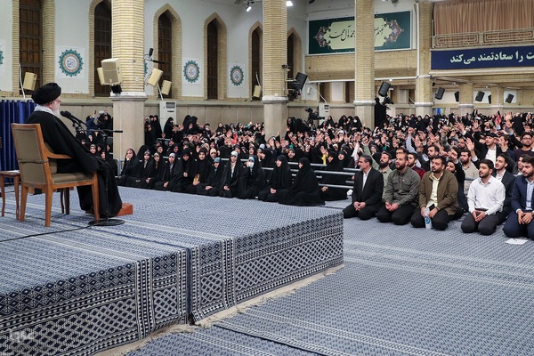 دیدار هزاران نفر از دانشجویان سراسر کشور با رهبر معظم انقلاب