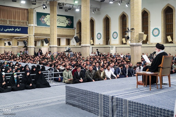 دیدار هزاران نفر از دانشجویان سراسر کشور با رهبر معظم انقلاب