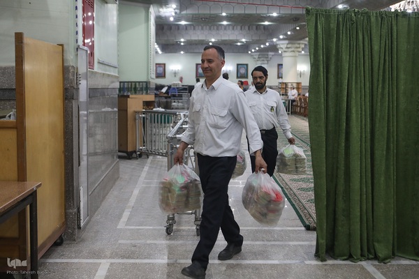 توزیع افطاری در شب میلاد امام حسن مجتبی(ع)