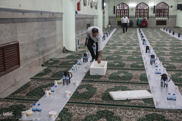 توزیع افطاری در شب میلاد امام حسن مجتبی(ع)