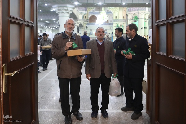 توزیع افطاری در شب میلاد امام حسن مجتبی(ع)