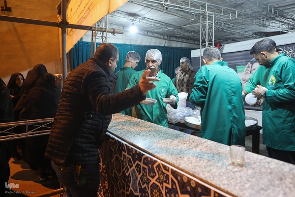 توزیع افطاری در شب میلاد امام حسن مجتبی(ع)