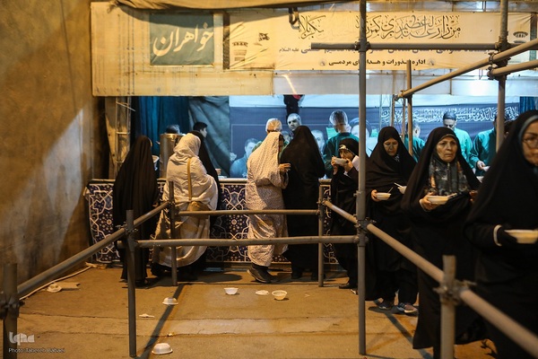 توزیع افطاری در شب میلاد امام حسن مجتبی(ع)