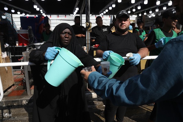 میزبانی از زائران حسینی در مواکب کربلا