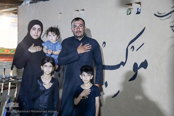 ما خادمان زوار حسين(ع) هستیم