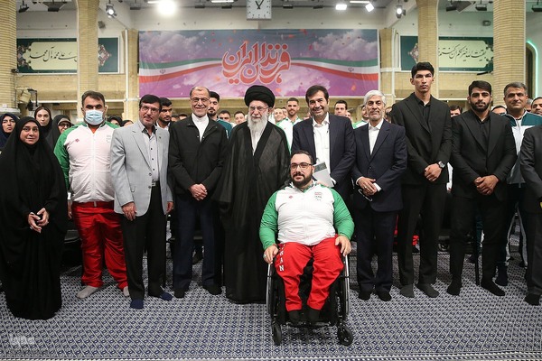 دیدار اعضای کاروان‌های اعزامی ایران به بازی‌های المپیک و پارالمپیک ۲۰۲۴ پاریس با رهبر معظم انقلاب