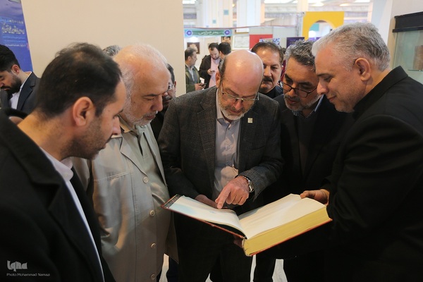 بازدید رئیس جهاددانشگاهی از نمایشگاه قرآن