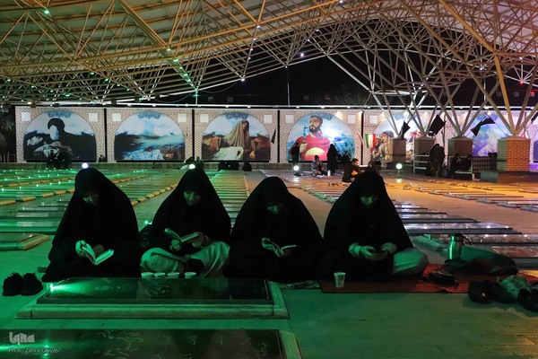 مراسم شب قدر در گلزار شهدای وادی رحمت تبریز