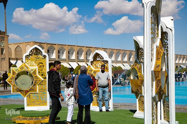 نقش جهان میزبان مسافران نوروزی نصف جهان