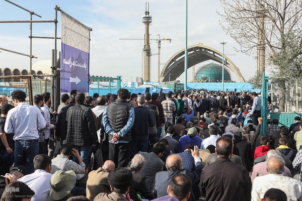 اقامه نماز عید فطر به امامت رهبر معظم انقلاب اسلامی در مصلای امام خمینی (ره)