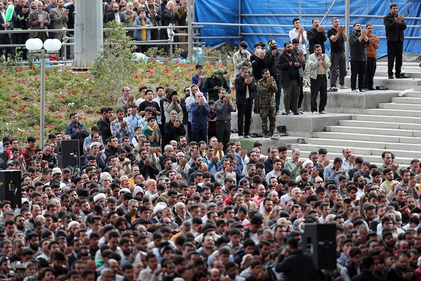 اقامه نماز عید فطر به امامت رهبر معظم انقلاب اسلامی