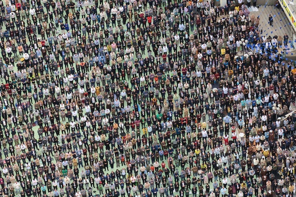 اقامه نماز عید فطر به امامت رهبر معظم انقلاب اسلامی