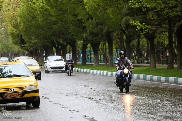 ترنم باران بهاری بر چهره شهر