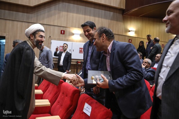 مراسم تکریم و معارفه روسای پیشین و جدید جهاد دانشگاهی