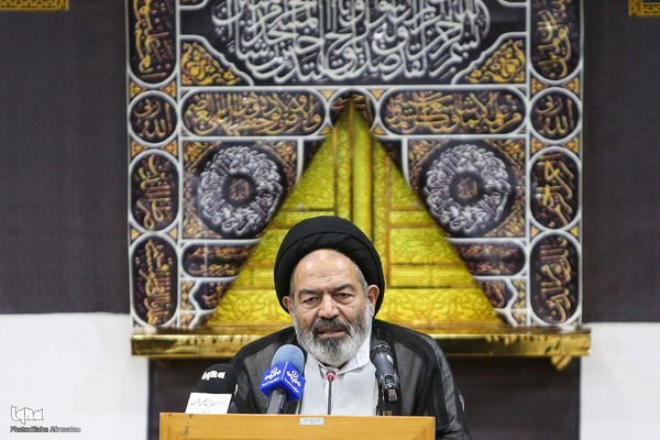 جلسه توجیهی قاریان اعزامی به حج با حضور نماینده ولی فقیه