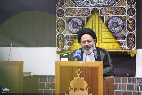 جلسه توجیهی قاریان اعزامی به حج با حضور نماینده ولی فقیه