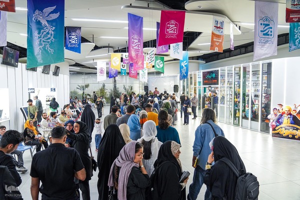 جشن امضای مجموعه‌شعر «نیست» اثر فاضل نظری