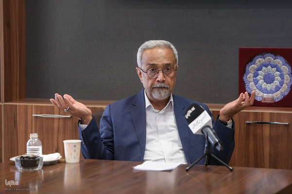 محمد نهاوندیان - سیاستمدار، مدرس دانشگاه و اقتصاددان ایرانی