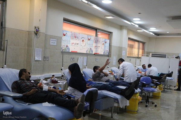 اهدا خون برای حادثه دیدگان بندر عباس