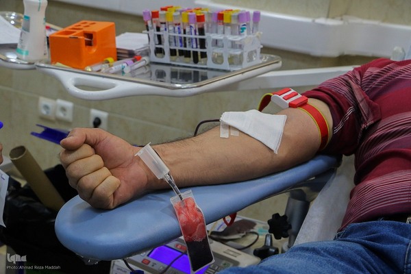 اهدا خون برای حادثه دیدگان بندر عباس