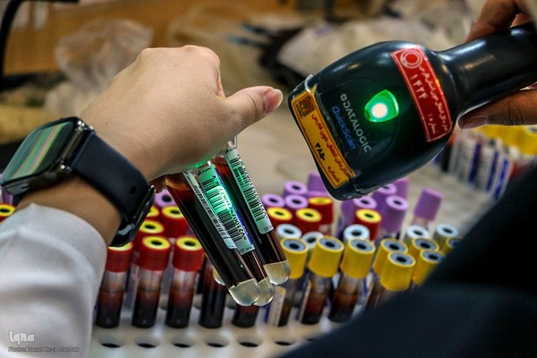 اهدا خون برای حادثه دیدگان بندر عباس