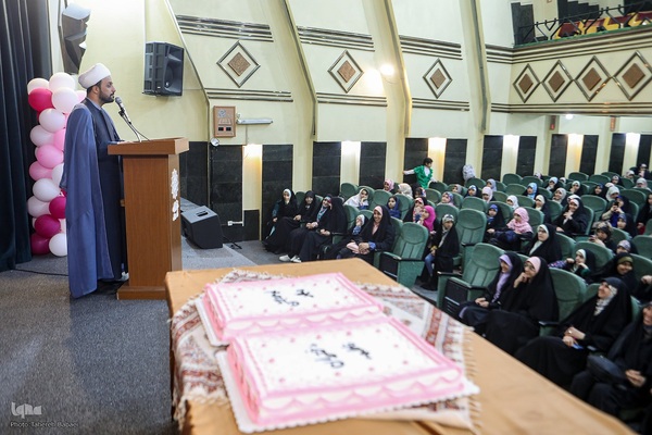 دورهمی دختران قرآنی در فرهنگسرای قرآن