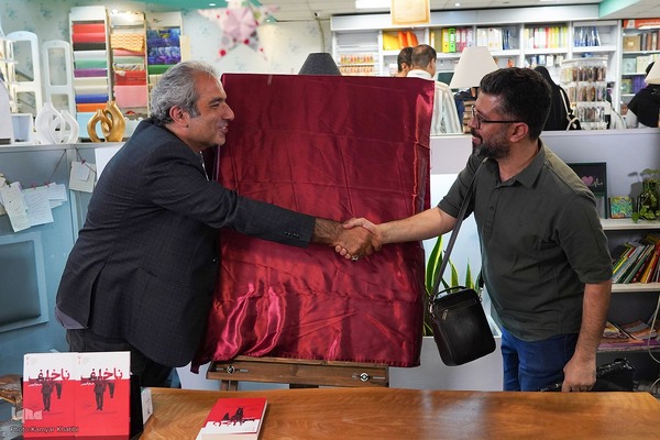 مراسم رونمایی از کتاب «ناخلف»