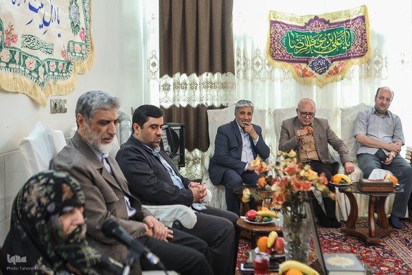 دیدار جامعه قرآنی با خانواده شهید سید جواد محمودی