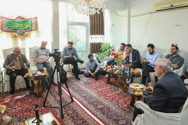 دیدار جامعه قرآنی با خانواده شهید سید جواد محمودی