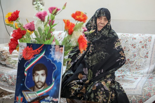 دیدار جامعه قرآنی با خانواده شهید سید جواد محمودی