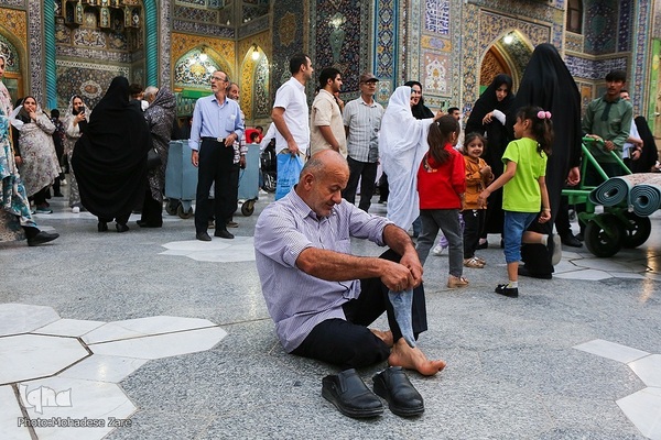 حرم مطهر رضوی در شب ولادت امام رضا(ع)