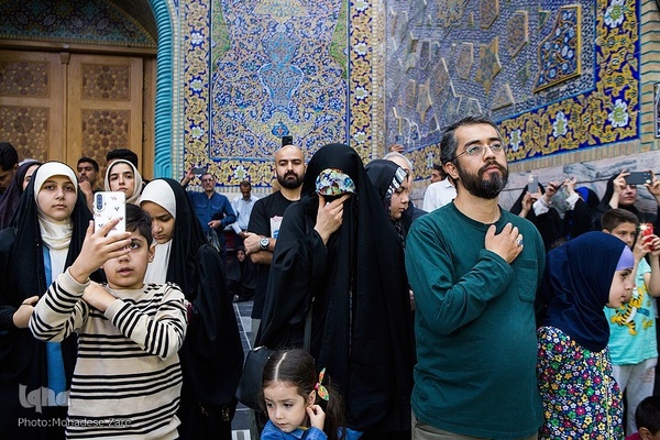 حرم مطهر رضوی در شب ولادت امام رضا(ع)