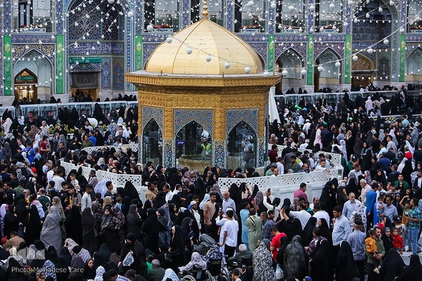 حرم مطهر رضوی در شب ولادت امام رضا(ع)