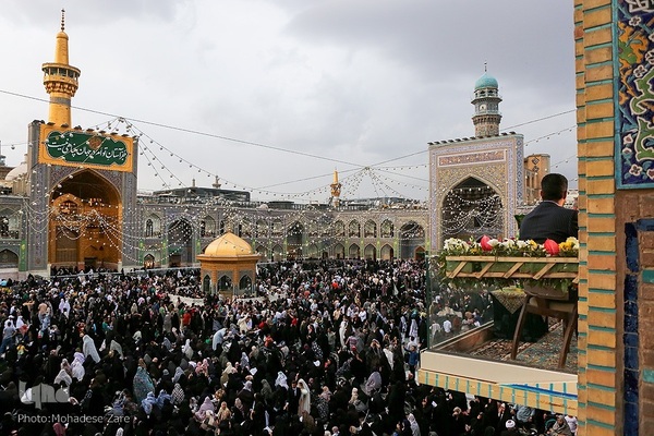 حرم مطهر رضوی در شب ولادت امام رضا(ع)