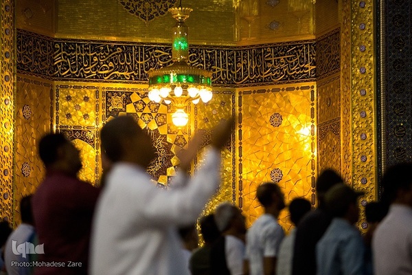 حرم مطهر رضوی در شب ولادت امام رضا(ع)