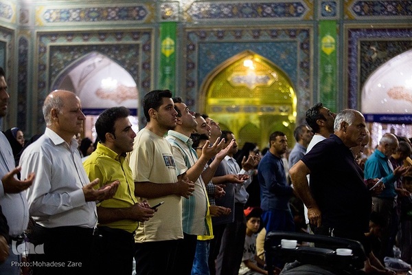 حرم مطهر رضوی در شب ولادت امام رضا(ع)