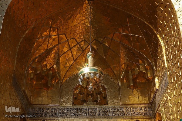 آیین تعویض پرچم گنبد حرم مطهر رضوی